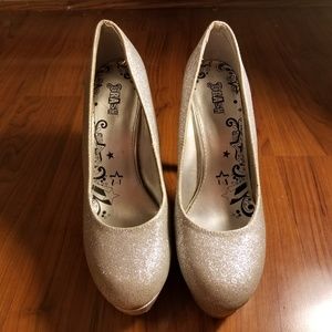 BRASH Sz 9 High Heals Silver